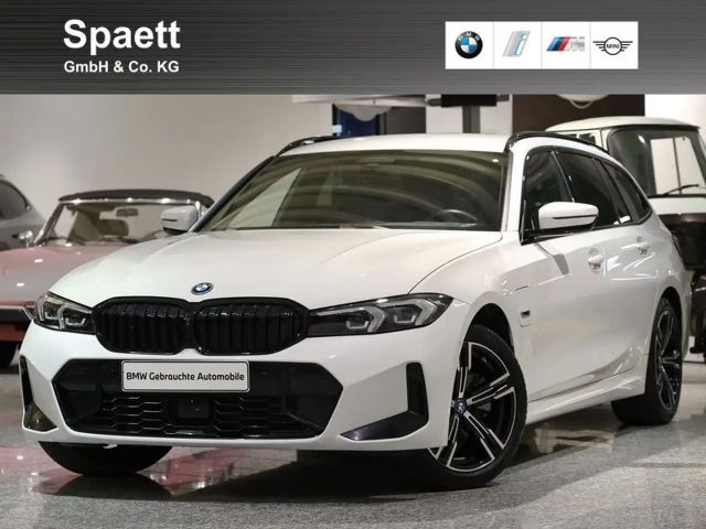 BMW 330 e xDrive Tour. 360° HarmKar DrivAssProf AHK 2023 Hybride / Benzine