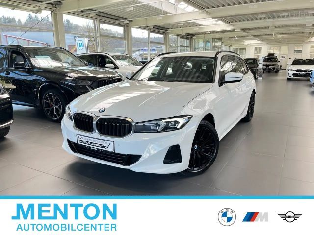 BMW 318 i Touring 18"/RFK/Amb.-Licht/Komf.-Zugang/Shz/Wire 2025 Benzine