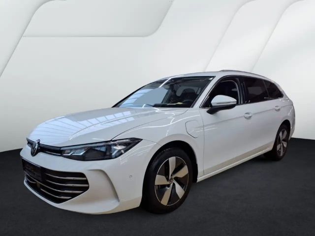 Volkswagen Passat Variant Plug-In Business AHK LED NAVI SHZ GJ ERGO 2025 Hybride / Benzine