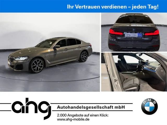 BMW 545 e xDrive M Sport AHK Glasdach H&K 2022 Hybride / Benzine