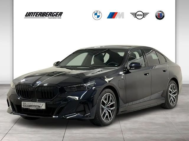BMW 550 e xDrive Limousine M Sportpaket Pro B&W ACC 2025 Hybride / Benzine