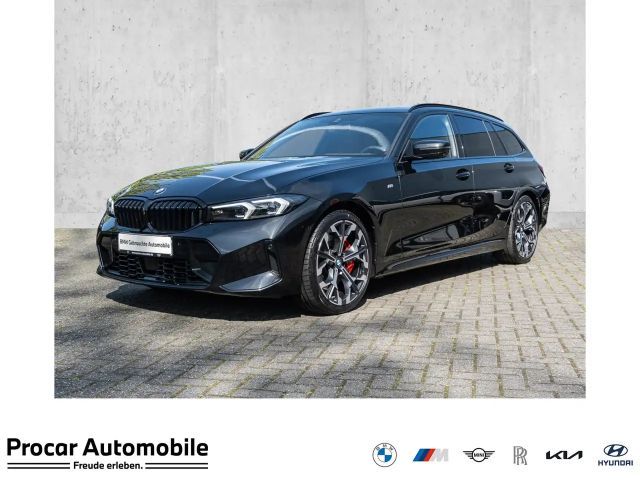 BMW 330 i xDrive M SPORTPAKET PRO Panoramadach Driving Ass 2025 Benzine