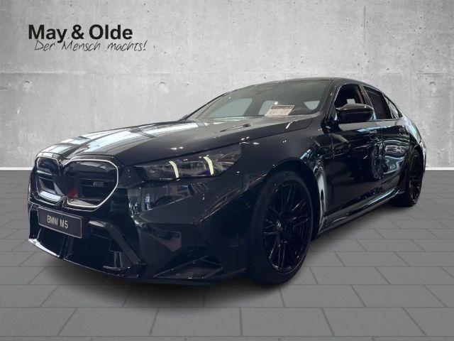 BMW M5 Limousine Sportpaket AHK-klappbar AHK Panorama Nav 2026 Hybride / Benzine