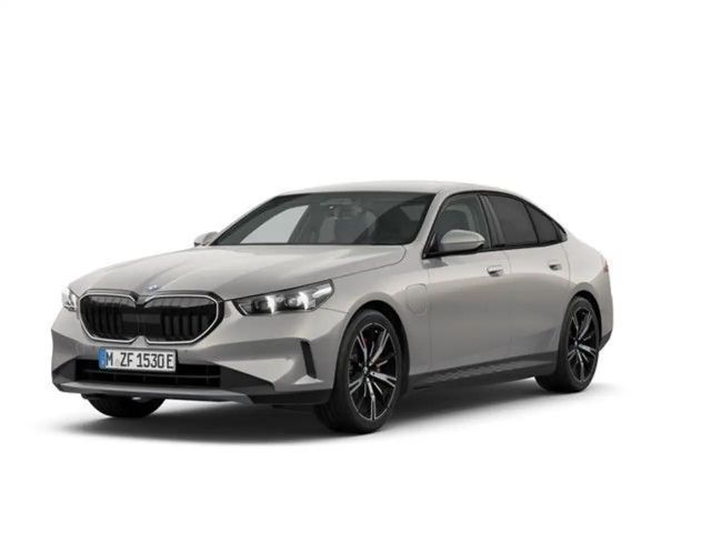 BMW 550 e xDrive M Sportpaket Klimaaut. Memory vorn 2025 Hybride / Benzine