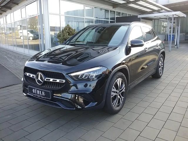 Mercedes-Benz GLA 180 PROGRESSIVE ADVANCED+AHK+KAMERA+LED+MBUX NAVI+NIGH 2024 Benzine
