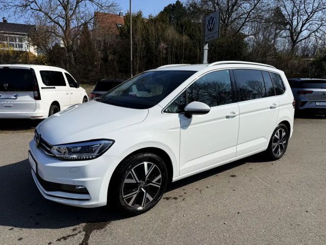 Volkswagen Touran Highline DSG AHK Kamera Navi LED VZE App Family 2023 Benzine