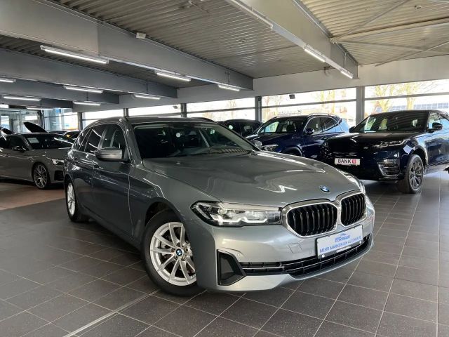BMW 520 BMW 520d Touring xDrive | Standheizung I Park 2023 Diesel