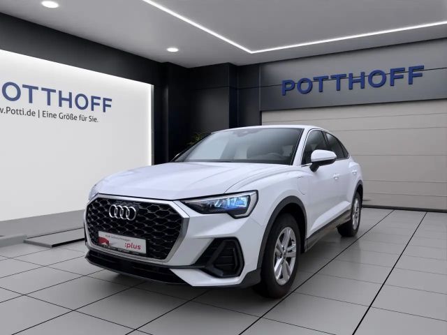 Audi Q3 45 TFSIe NAVI KAMERA SITZHZG VIRTUA 2022 Hybride / Benzine