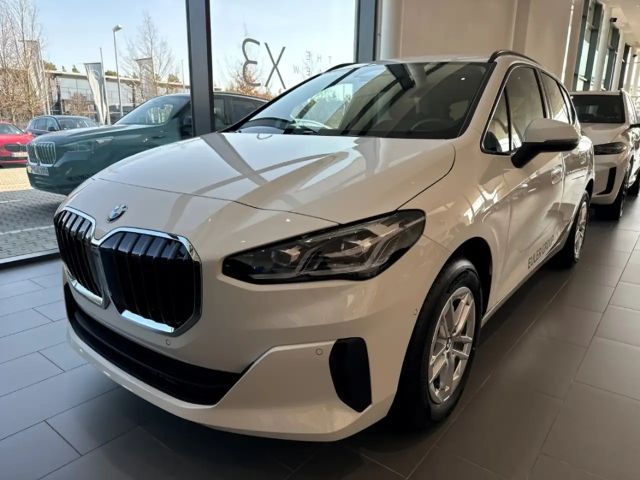 BMW 218 Active Tourer i AHK-klappbar AHK Navi Digitales Co 2026 Benzine