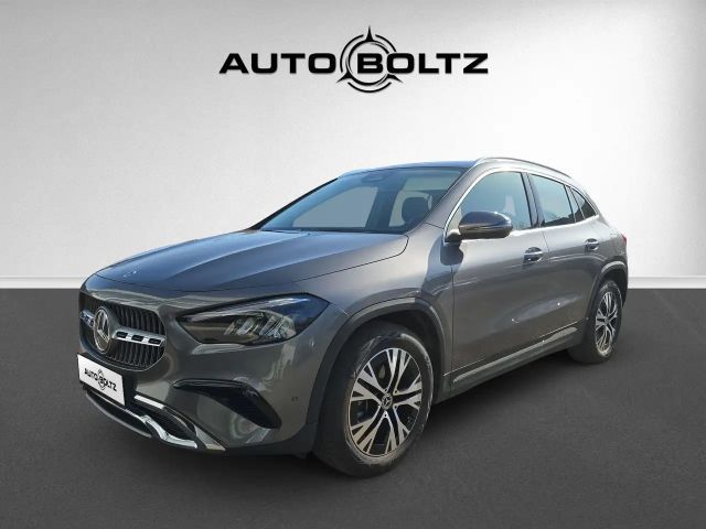 Mercedes-Benz GLA 200 Progressive Adv. Pano KGo AHK Kamera 2024 Benzine