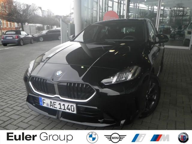 BMW 116 i Sportpaket AD Navi Digitales Cockpit LED Klimaau 2025 Benzine
