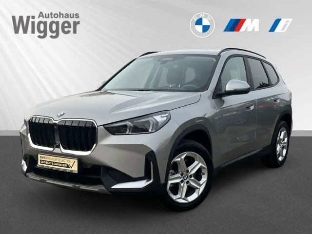 BMW X1 20i sDrive/HUD/AHK/Panoramadach/Navi/LED/ACC 2024 Benzine