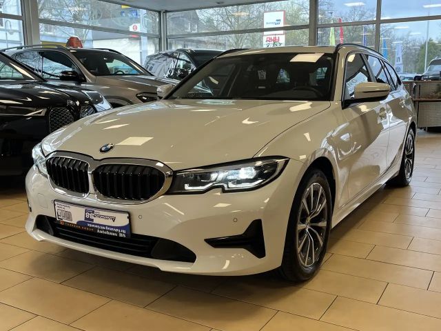 BMW 318 Pano*Dig.Cockpit*Tempomat*SHZ*Bluetooth*LED 2021 Benzine