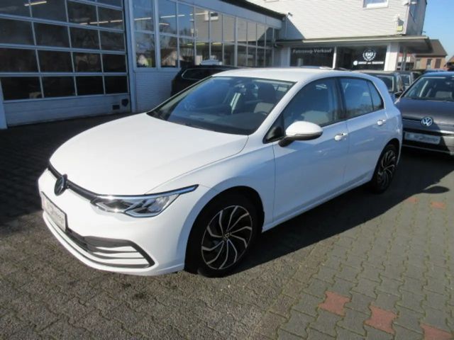 Volkswagen Golf Life 1.0 eTSI DSG NAVI AHK ACC ALU APS LED SITZHEIZUNG CLIMATRONIC 2022 Benzine