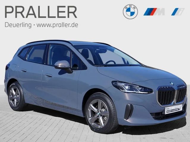 BMW 220 i Active Tourer  AKTIONSZINS 0,99% eff. AHK Navi S 2025 Benzine