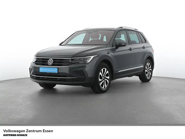 Volkswagen Tiguan Active TSI Pano  Navi  SHTZ  LED 2022 Benzine
