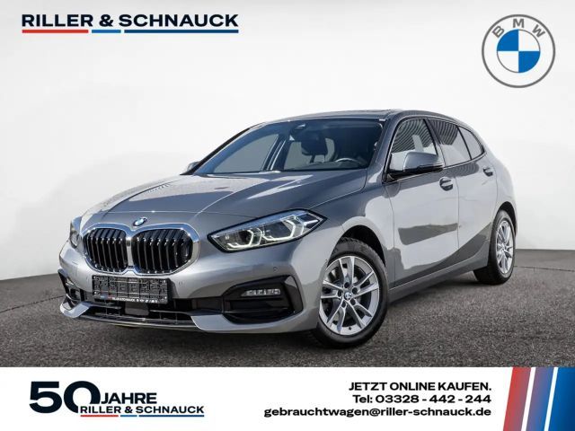 BMW 118 i Sport Line PANO+KAM+LED+NAVI+SHZG 2024 Benzine