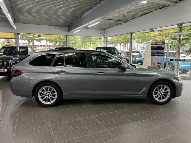 BMW 520 520d Touring xD AHK+SH+Park+Driving Assist+KAM. 2023 Diesel