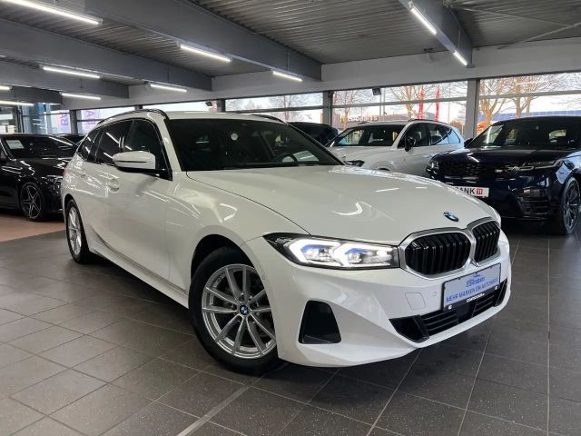 BMW 318 318d Touring Innovation+AHK+Keyless+ACC+Sensatec 2023 Diesel
