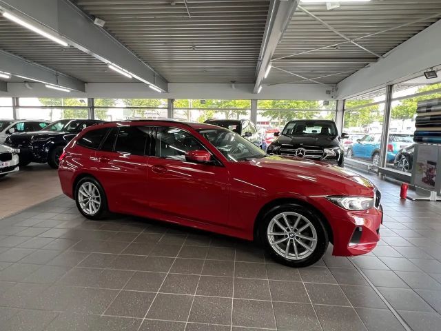 BMW 318 d Touring AHK+ACC+Pano+HaKa+SH+Driving ASSI. 2022 Diesel