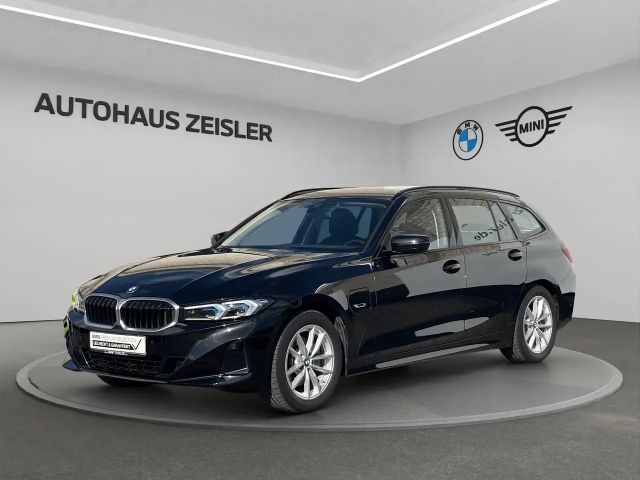 BMW 330 e xDrive Touring Rückfahrkamera Hifi Driving-Assis 2023 Hybride / Benzine