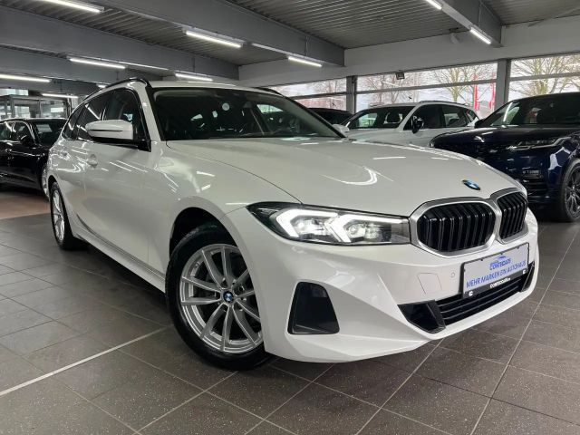 BMW 320 320d Touring xDrive /// Driving Assistant /// 2023 Diesel
