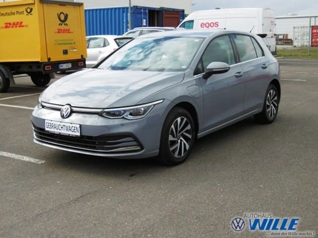 Volkswagen Golf VIII 1.4 eHybrid Style Klima Navi Einparkhilfe 2022 Hybride / Benzine