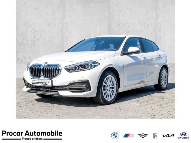 BMW 118 i Advantage LCProf LED PDC SHZ 17"LM 2023 Benzine