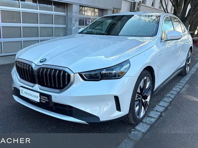 BMW 530 e A Lim LCPro.HuD,adLED,360°,Klima-Sitze 2024 Hybride / Benzine