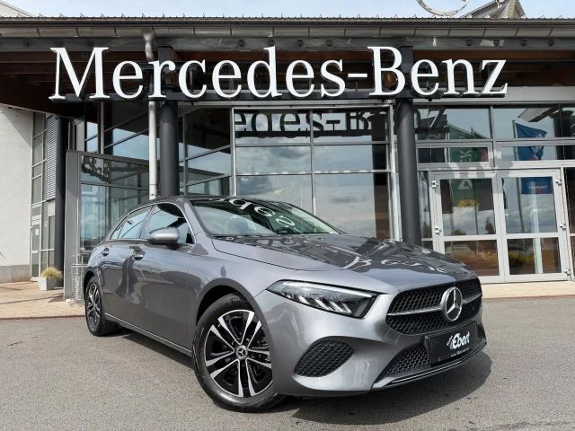 Mercedes-Benz A 200 Progressive R-Kamera+LED+DAB+IHC+MBUX 2025 Benzine