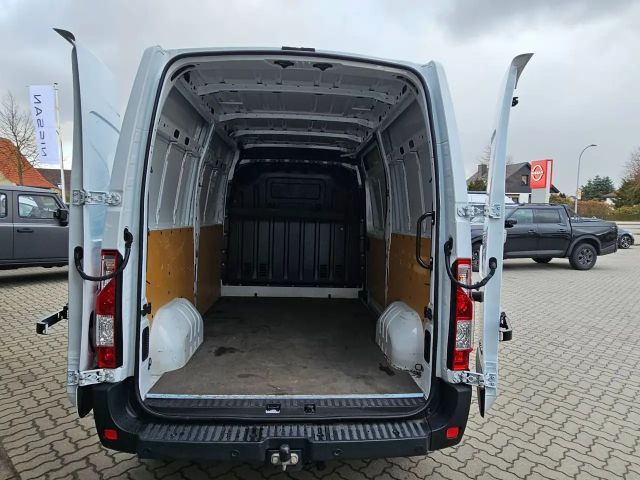 Nissan NV400