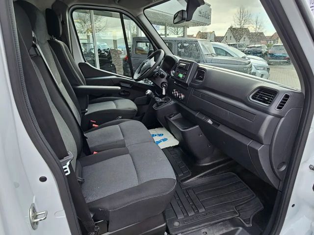 Nissan NV400