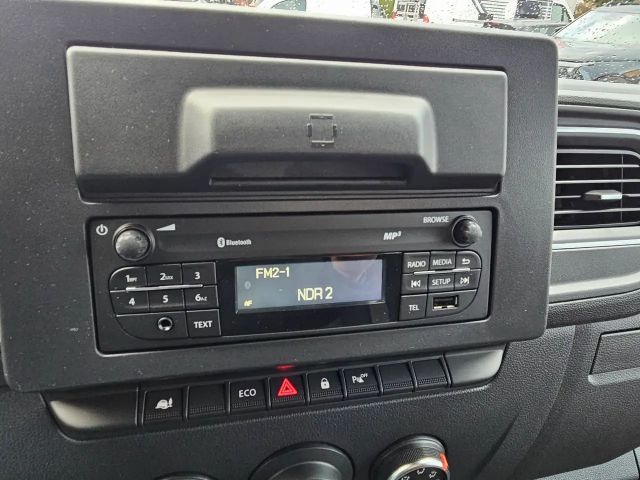 Nissan NV400