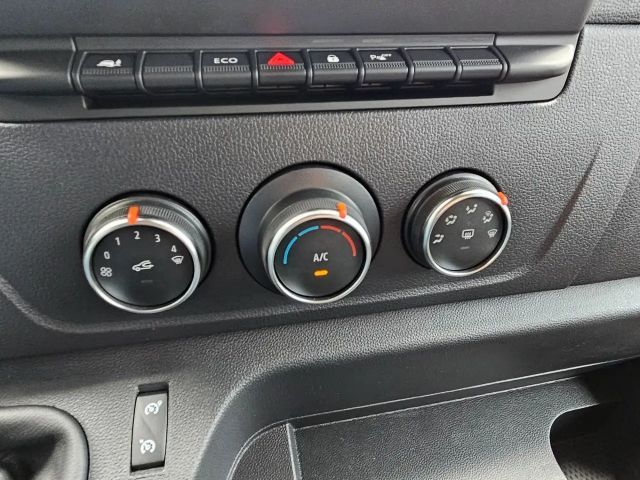 Nissan NV400