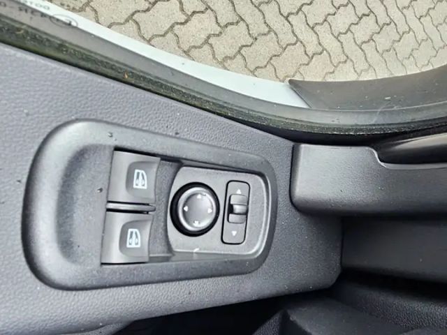 Nissan NV400
