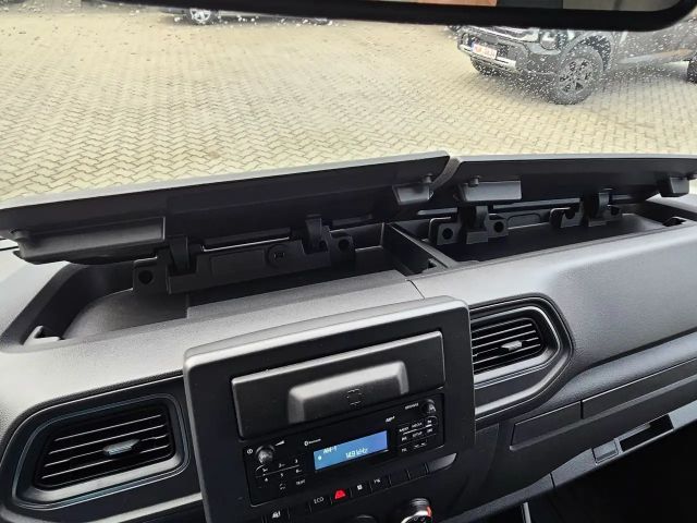 Nissan NV400