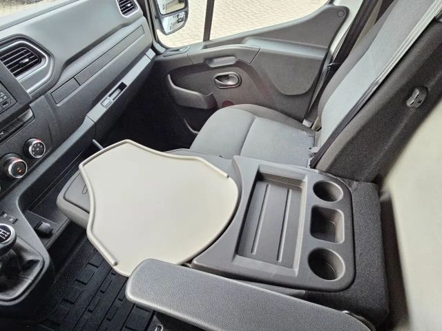 Nissan NV400