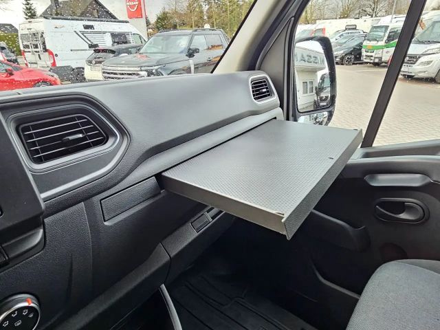 Nissan NV400