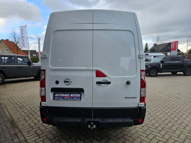 Nissan NV400