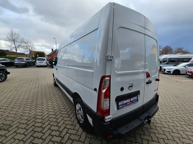 Nissan NV400