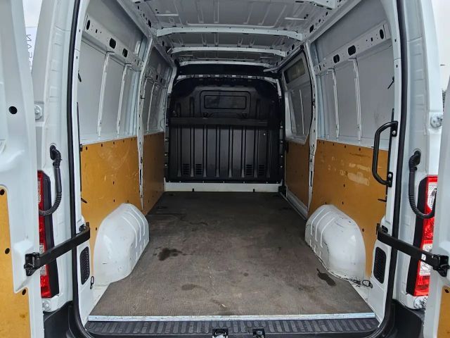 Nissan NV400