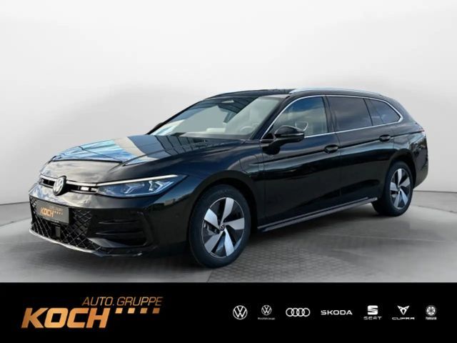 Volkswagen Passat Variant eHybrid DSG R-Line Leder Pano AHK 2025 Hybride / Benzine