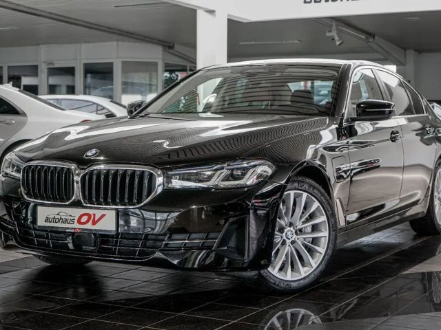 BMW 545 e xDrive*Business*Innovations*360*Head*Distr* 2021 Hybride / Benzine