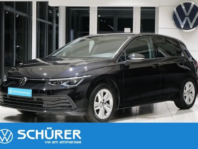 Volkswagen Golf VIII 1.5TSI Life StdHz AHK HKardon RKAM DCC Mem... 2023 Benzine