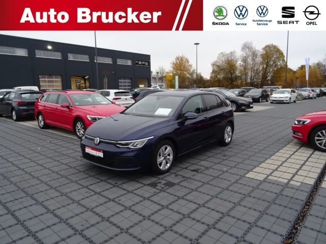 Volkswagen Golf VIII Life 1.5 TSI Navi LED  ACC Sitzheizung 2021 Benzine