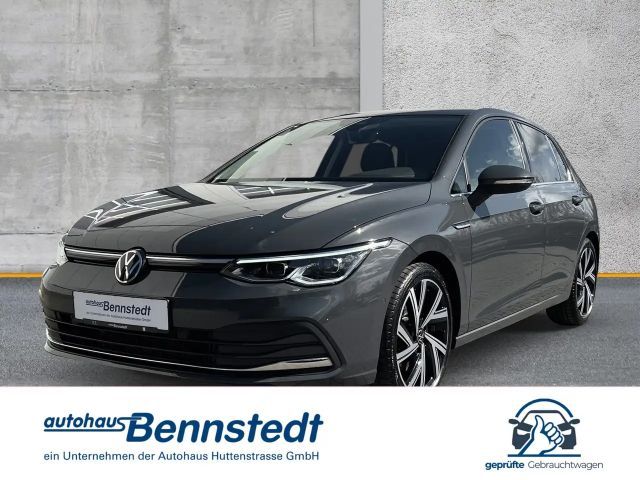 Volkswagen Golf VIII 2.0 TSI DSG Style LED+ KAMERA AHK 18`` 2022 Benzine