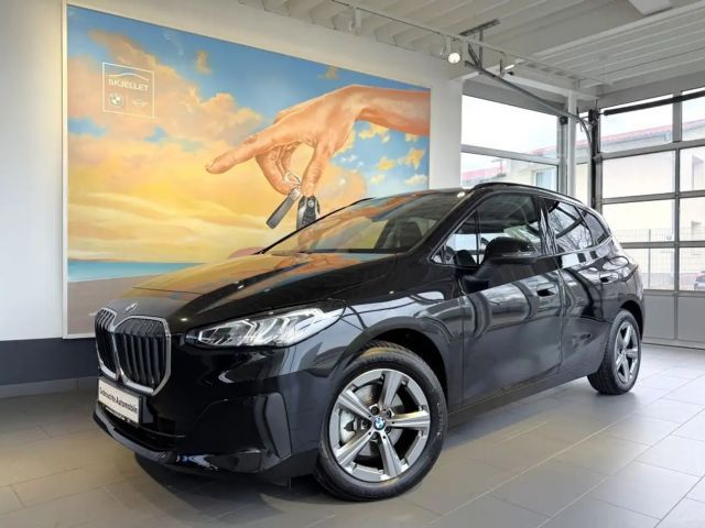 BMW 220 PANO+AHK+KAM+TEM+SITZH+LiveC+ 2025 Benzine
