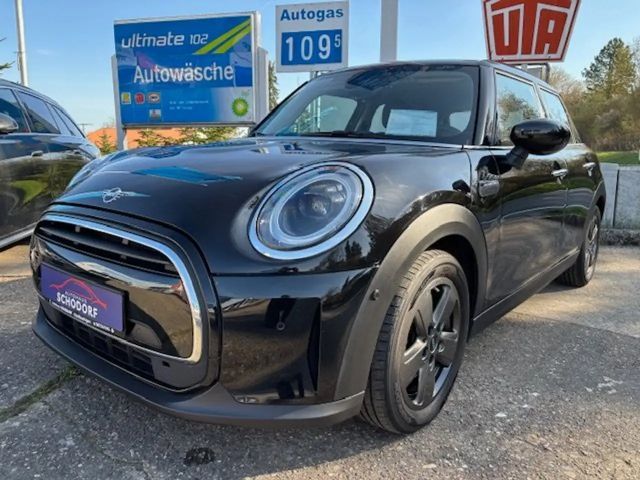 MINI Cooper Cooper Classic Trim, 8fach bereift, 2022 Benzine