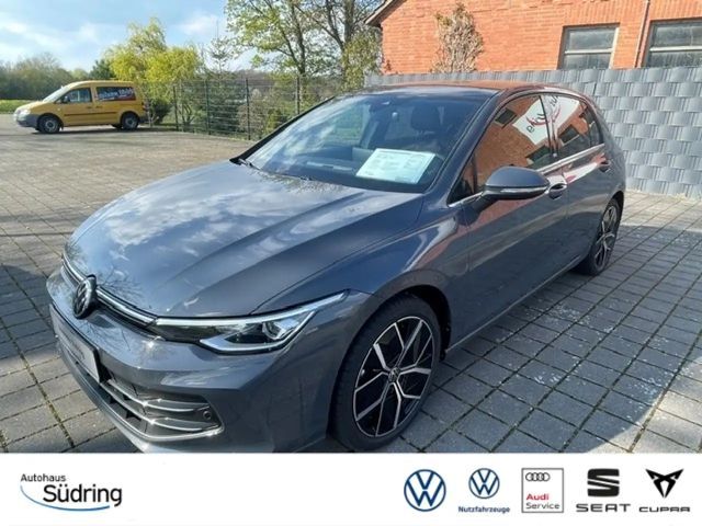 Volkswagen Golf VIII Edition 50 1,5 eTSI AHK Panodach Navi 2025 Benzine