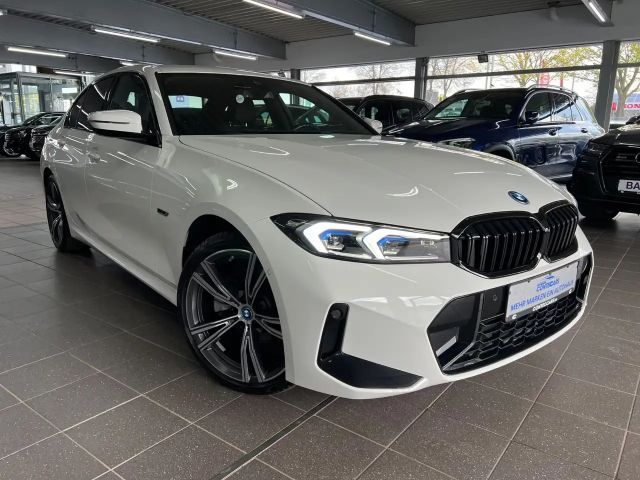 BMW 320 320e Lim. M Sport HaKa+Park+MEM+KEY+DA+19Zoll. 2023 Hybride / Benzine